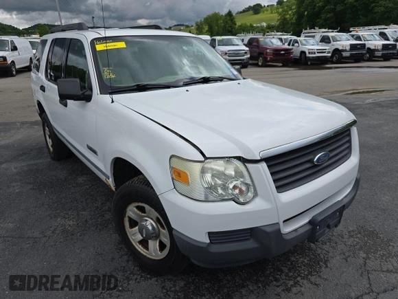 2006 Ford Explorer XLS z VIN 1FMEU72E26UB03509, wystawiony jako IAAI lot #42511818 z przebiegiem 126 541 mil mil oraz . Historia ofert i sprzedaży dostępna na DreamBid. Obrazek 13.