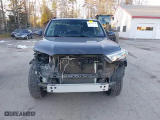 2017 Toyota 4Runner SR5 with VIN JTEBU5JR2H5415869, listed as a IAAI auction lot 40962324 with 104,143 mi miles. Bid and sale history available at carsss.com. Image 12.