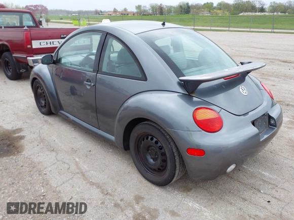 2004 Volkswagen New Beetle Coupe GL with VIN 3VWBK31C24M404429, listed as a IAAI auction lot 42041721 with 189,443 mi miles. Bid and sale history available at carsss.com. Image 3.