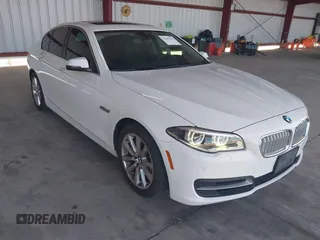 2014 BMW 5 Series 550i z VIN WBAKN9C58ED681074, wystawiony jako IAAI lot #42283629 z przebiegiem 82 976 mil mil oraz . Historia ofert i sprzedaży dostępna na DreamBid. Obrazek 1.