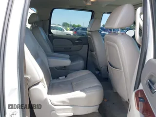 2007 Chevrolet Suburban LT with VIN 1GNFK16327J231618, listed as a IAAI auction lot 42172191 with 216,729 mi miles and . Bid and sale history available at DreamBid. Image 8.