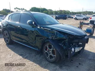 2020 Alfa Romeo Stelvio Sport z VIN ZASPAJAN2L7C83550, wystawiony jako IAAI lot #41985871 z przebiegiem 38 127 mil mil oraz . Historia ofert i sprzedaży dostępna na DreamBid. Obrazek 1.