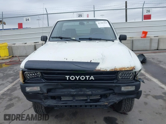 1992 Toyota Pickup z VIN 4TARN81A0NZ008256, wystawiony jako IAAI lot #41766264 z przebiegiem 278 220 mil mil oraz . Historia ofert i sprzedaży dostępna na DreamBid. Obrazek 12.
