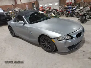 2006 BMW Z4 3.0si z VIN 4USBU53506LW92215, wystawiony jako IAAI lot #42340243 z przebiegiem 103 740 mil mil oraz . Historia ofert i sprzedaży dostępna na DreamBid. Obrazek 1.