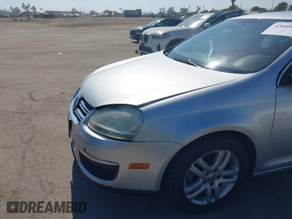 2008 Volkswagen Jetta SE z VIN 3VWRM71KX8M191212, wystawiony jako IAAI lot #42660632 z przebiegiem 198 459 mil mil oraz . Historia ofert i sprzedaży dostępna na DreamBid. Obrazek 6.