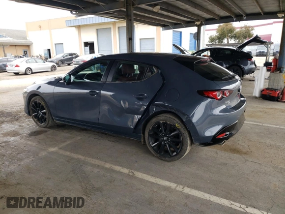 2024 Mazda 3 S Carbon Edition с VIN JM1BPBLM5R1701011, выставлен на аукционе Copart как лот 47946365 с пробегом 27 132 миль миль и Списание • Salvage title. История ставок и продаж доступна на DreamBid. Изображение 2.