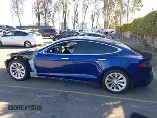 2019 Tesla Model S 75D z VIN 5YJSA1E27KF333645, wystawiony jako IAAI lot #41647989 z przebiegiem 52 528 mil mil oraz . Historia ofert i sprzedaży dostępna na DreamBid. Obrazek 15.