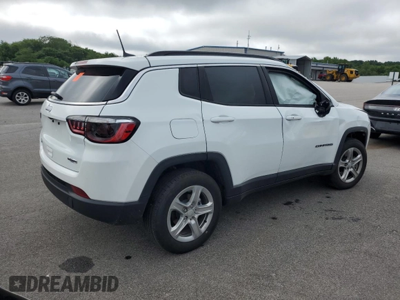 2024 Jeep Compass Latitude z VIN 3C4NJDBN0RT607051, wystawiony jako Copart lot #64187765 z przebiegiem 26 105 mil mil oraz Nie do naprawy • Non repairable. Historia ofert i sprzedaży dostępna na DreamBid. Obrazek 3.