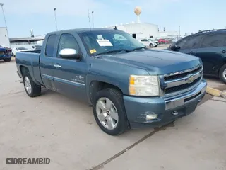 2011 Chevrolet Silverado 1500 LT with VIN 1GCRCSE03BZ164361, listed as a IAAI auction lot 41567590 with 197,659 mi miles. Bid and sale history available at carsss.com. Image 1.
