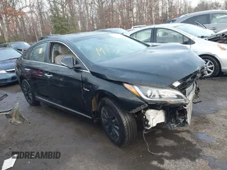 2016 Hyundai Sonata Hybrid SE with VIN KMHE24L19GA038998, listed as a IAAI auction lot 41137210 with 67,343 mi miles. Bid and sale history available at carsss.com. Image 1.