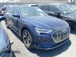 2022 Audi e-tron Premium z VIN WA1AAAGE4NB020119, wystawiony jako IAAI lot #41830433 z przebiegiem 27 591 mil mil oraz . Historia ofert i sprzedaży dostępna na DreamBid. Obrazek 1.