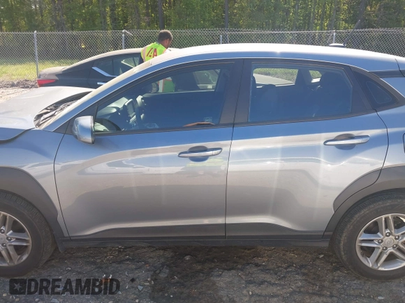 2021 Hyundai Kona SE z VIN KM8K1CAA3MU674975, wystawiony jako IAAI lot #42043579 z przebiegiem 52 240 mil mil oraz . Historia ofert i sprzedaży dostępna na DreamBid. Obrazek 14.