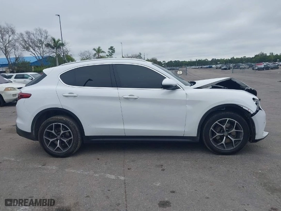 2019 Alfa Romeo Stelvio Ti Sport with VIN ZASPAKBN4K7C43960, listed as a IAAI auction lot 41328453 with 1 mi miles. Bid and sale history available at carsss.com. Image 13.