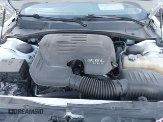 2018 Chrysler 300 Limited with VIN 2C3CCAKG1JH296670, listed as a IAAI auction lot 41691911 with 121,508 mi miles. Bid and sale history available at carsss.com. Image 10.