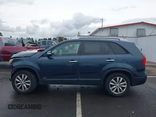 2011 Kia Sorento LX with VIN 5XYKTDA2XBG078239, listed as a IAAI auction lot 41474123 with 198,978 mi miles. Bid and sale history available at carsss.com. Image 15.