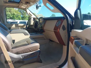 2015 Ford F-250 Lariat z VIN 1FT7W2BT9FEC69657, wystawiony jako IAAI lot #42213915 z przebiegiem 148 839 mil mil oraz . Historia ofert i sprzedaży dostępna na DreamBid. Obrazek 5.