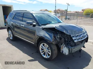 2018 Ford Explorer Limited z VIN 1FM5K8F83JGB56856, wystawiony jako IAAI lot #42085347 z przebiegiem 80 454 mil mil oraz . Historia ofert i sprzedaży dostępna na DreamBid. Obrazek 1.