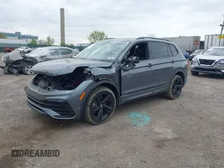 2024 Volkswagen Tiguan SE R-Line Black с VIN 3VV8B7AX7RM081396, выставлен на аукционе IAAI как лот 42079851 с пробегом 18 469 миль миль и . История ставок и продаж доступна на DreamBid. Изображение 16.