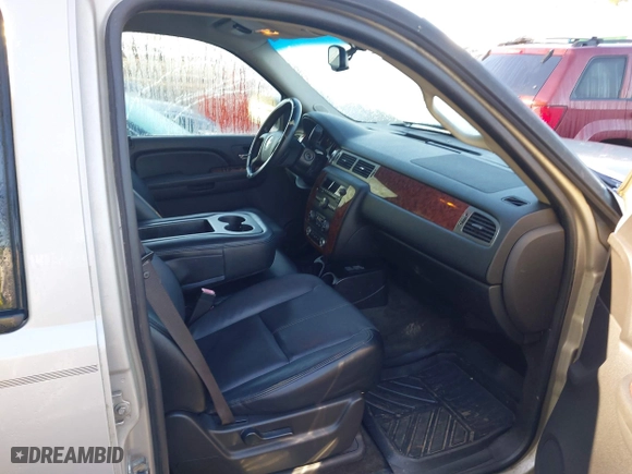 2007 Chevrolet Avalanche LS with VIN 3GNEC12017G211706, listed as a IAAI auction lot 42015650 with 1 mi miles. Bid and sale history available at carsss.com. Image 5.