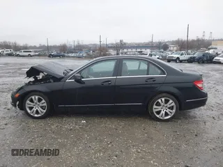 2011 Mercedes-Benz C 300 Sport z VIN WDDGF8BB4BR173695, wystawiony jako IAAI lot #41863191 z przebiegiem 84 165 mil mil oraz . Historia ofert i sprzedaży dostępna na DreamBid. Obrazek 13.