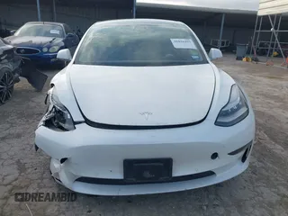 2020 Tesla Model 3 Standard Range Plus z VIN 5YJ3E1EA1LF660611, wystawiony jako IAAI lot #41856495 z przebiegiem 141 086 mil mil oraz . Historia ofert i sprzedaży dostępna na DreamBid. Obrazek 11.