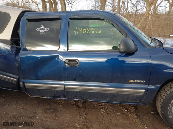 1999 Chevrolet Silverado 1500 LS with VIN 2GCEC19V1X1155172, listed as a IAAI auction lot 41488962 with 308,758 mi miles. Bid and sale history available at carsss.com. Image 13.