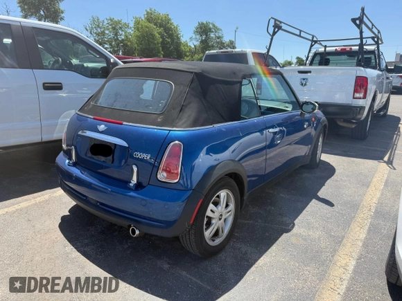 2007 MINI Convertible z VIN WMWRF33577TG17466, wystawiony jako Copart lot #58196905 z przebiegiem 60 644 mil mil oraz Tytuł czysty. Historia ofert i sprzedaży dostępna na DreamBid. Obrazek 4.