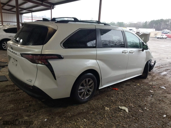 2024 Toyota Sienna XLE with VIN 5TDYRKEC3RS190684, listed as a IAAI auction lot 41853725 with 58,343 mi miles. Bid and sale history available at carsss.com. Image 4.