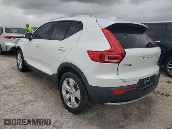 2021 Volvo XC40 Momentum z VIN YV4AC2HK5M2602249, wystawiony jako Copart lot #76351684 z przebiegiem Nie podano mil oraz Nie do naprawy • Non repairable. Historia ofert i sprzedaży dostępna na DreamBid. Obrazek 2.