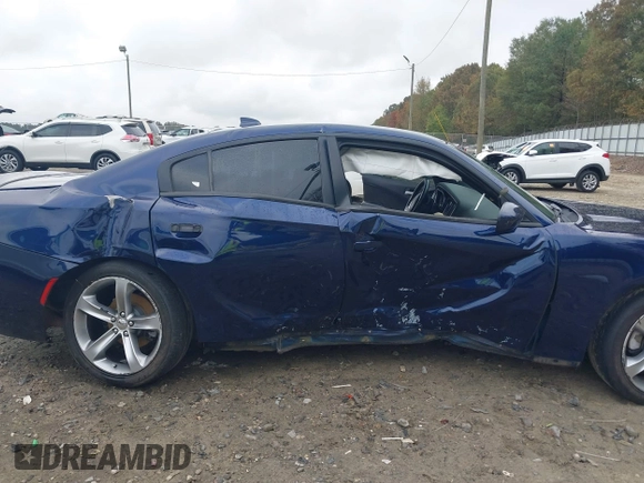 2015 Dodge Charger SXT z VIN 2C3CDXHG0FH722007, wystawiony jako IAAI lot #40810608 z przebiegiem 138 758 mil mil oraz . Historia ofert i sprzedaży dostępna na DreamBid. Obrazek 6.