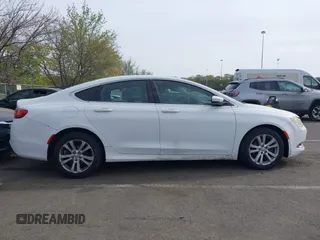 2015 Chrysler 200 Limited z VIN 1C3CCCAB5FN570775, wystawiony jako IAAI lot #42115365 z przebiegiem 166 975 mil mil oraz . Historia ofert i sprzedaży dostępna na DreamBid. Obrazek 13.