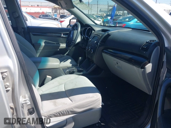 2011 Kia Sorento LX with VIN 5XYKT3A12BG031790, listed as a IAAI auction lot 42019848 with 170,413 mi miles. Bid and sale history available at carsss.com. Image 5.