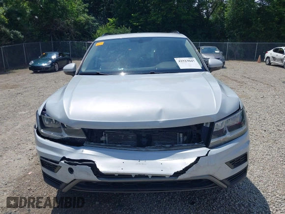 2018 Volkswagen Tiguan SEL z VIN 3VV2B7AX6JM195125, wystawiony jako IAAI lot #42523047 z przebiegiem 73 926 mil mil oraz . Historia ofert i sprzedaży dostępna na DreamBid. Obrazek 13.