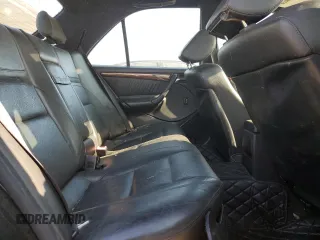 1999 Mercedes-Benz C z VIN WDBHA33E5XF777031, wystawiony jako Copart lot #57914774 z przebiegiem Nie podano mil oraz Szkoda całkowita • Salvage title. Historia ofert i sprzedaży dostępna na DreamBid. Obrazek 10.