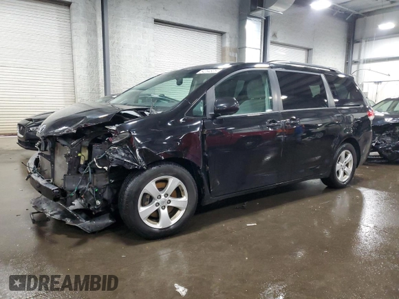 2014 Toyota Sienna LE AAS z VIN 5TDKK3DC0ES432309, wystawiony jako Copart lot #54094805 z przebiegiem 139 342 mil mil oraz Szkoda całkowita • Salvage title. Historia ofert i sprzedaży dostępna na DreamBid. Obrazek 1.