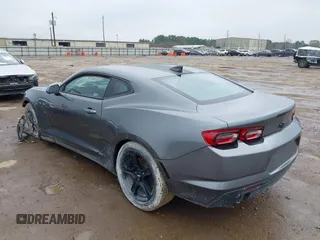 2020 Chevrolet Camaro 1LT z VIN 1G1FB1RX9L0128079, wystawiony jako IAAI lot #41173693 z przebiegiem 88 846 mil mil oraz . Historia ofert i sprzedaży dostępna na DreamBid. Obrazek 3.
