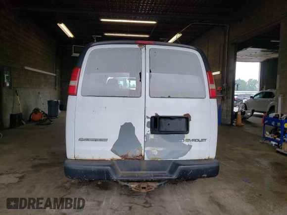 2006 Chevrolet Express Cargo Van with VIN 1GCGG25V361209424, listed as a Copart auction lot 82199034 with 178,239 mi miles and Non Repairable. Bid and sale history available at carsss.com. Image 6.