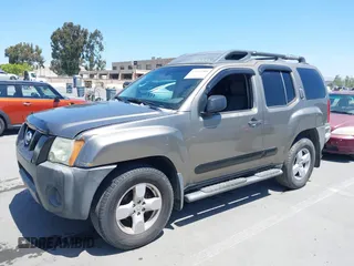 2005 Nissan Xterra S z VIN 5N1AN08W65C642657, wystawiony jako IAAI lot #42355908 z przebiegiem 124 458 mil mil oraz . Historia ofert i sprzedaży dostępna na DreamBid. Obrazek 2.