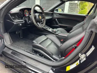 2022 Porsche 911 Carrera S z VIN WP0CB2A90NS244999, wystawiony jako Copart lot #56801295 z przebiegiem 1735 mil mil oraz Nie do naprawy. Historia ofert i sprzedaży dostępna na DreamBid. Obrazek 1.