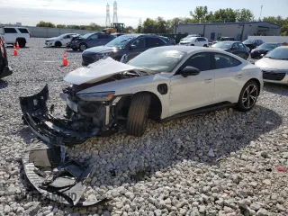2023 Audi e-tron GT Premium Plus z VIN WAUCJBFW0P7000208, wystawiony jako Copart lot #68644653 z przebiegiem 2442 mil mil oraz Szkody całkowita. Historia ofert i sprzedaży dostępna na DreamBid. Obrazek 1.