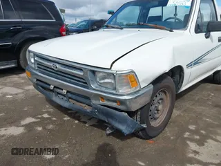 1992 Toyota Pickup DLX z VIN 4TARN81PXNZ004395, wystawiony jako IAAI lot #41729264 z przebiegiem 137 289 mil mil oraz . Historia ofert i sprzedaży dostępna na DreamBid. Obrazek 6.