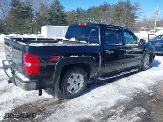 2010 Chevrolet Silverado 1500 LT with VIN 3GCRKSE38AG257341, listed as a IAAI auction lot 41592371 with 136,872 mi miles. Bid and sale history available at carsss.com. Image 4.