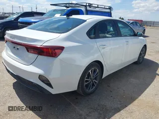 2023 Kia Forte LXS z VIN 3KPF24AD8PE624501, wystawiony jako IAAI lot #42376170 z przebiegiem 49 248 mil mil oraz . Historia ofert i sprzedaży dostępna na DreamBid. Obrazek 4.