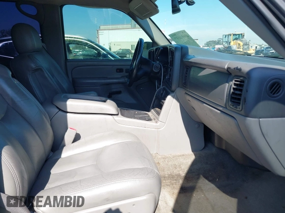 2004 Chevrolet Tahoe LS with VIN 1GNEC13T94J331286, listed as a IAAI auction lot 40691697 with 211,544 mi miles. Bid and sale history available at carsss.com. Image 5.