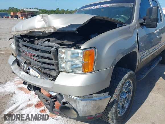 2007 GMC Sierra 2500HD SLT z VIN 1GTHK29667E565320, wystawiony jako IAAI lot #42128165 z przebiegiem 210 268 mil mil oraz . Historia ofert i sprzedaży dostępna na DreamBid. Obrazek 19.