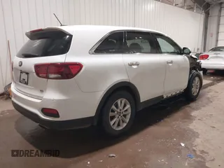 2019 Kia Sorento LX with VIN 5XYPGDA36KG542596, listed as a IAAI auction lot 40921931 with 115,716 mi miles. Bid and sale history available at carsss.com. Image 4.