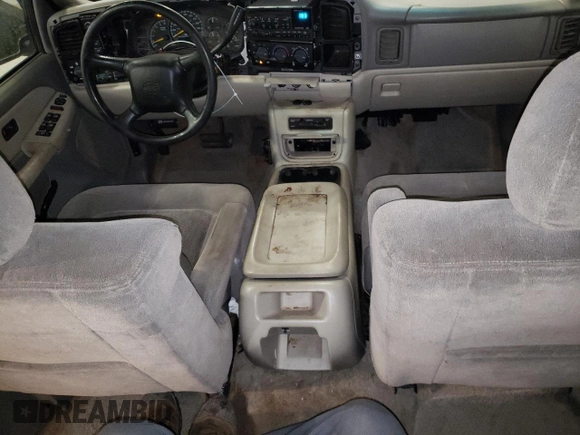 2000 Chevrolet Suburban with VIN 1GNFK16T9YJ169393, listed as a Copart auction lot 84970004 with 304,002 mi miles and Salvage Title. Bid and sale history available at carsss.com. Image 8.