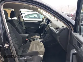 2022 Volkswagen Tiguan S z VIN 3VV1B7AX5NM056766, wystawiony jako IAAI lot #42024519 z przebiegiem 97 548 mil mil oraz . Historia ofert i sprzedaży dostępna na DreamBid. Obrazek 5.