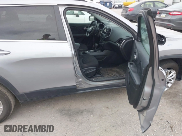 2019 Jeep Cherokee Latitude с VIN 1C4PJLCB7KD325637, выставлен на аукционе IAAI как лот 42293834 с пробегом 165 997 миль миль и . История ставок и продаж доступна на DreamBid. Изображение 5.