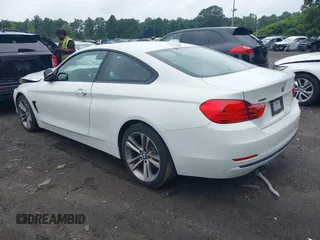 2015 BMW 4 Series 428i xDrive z VIN WBA3N9C56FK246359, wystawiony jako IAAI lot #39911529 z przebiegiem 137 494 mil mil oraz . Historia ofert i sprzedaży dostępna na DreamBid. Obrazek 3.